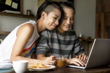 lesbian couple ivf treatment